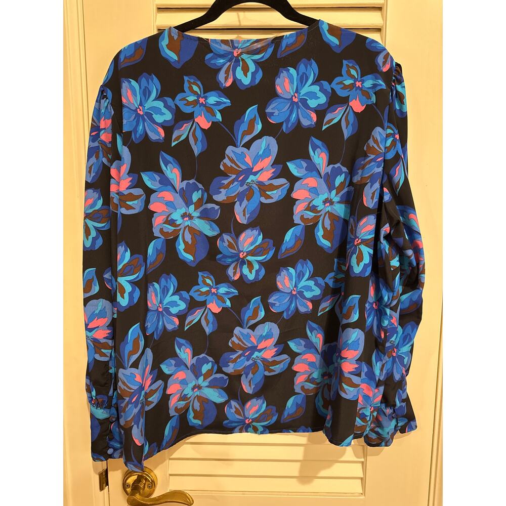 (Stitch Fix) Sanctuary Black w/ Blue Floral Blouse. New without tags in size 2X - Picture 5 of 6